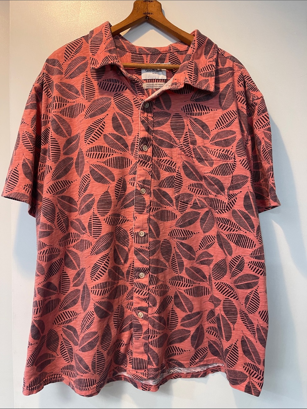 Goodfellow & Co Pink and Black Leaf-Print Short-Sleeve Button-Down Shirt